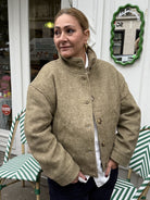 Veste courte chevron kaki vu de face