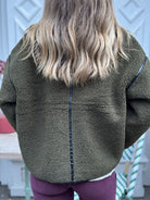 Veste sherpa femme kaki vue de dos