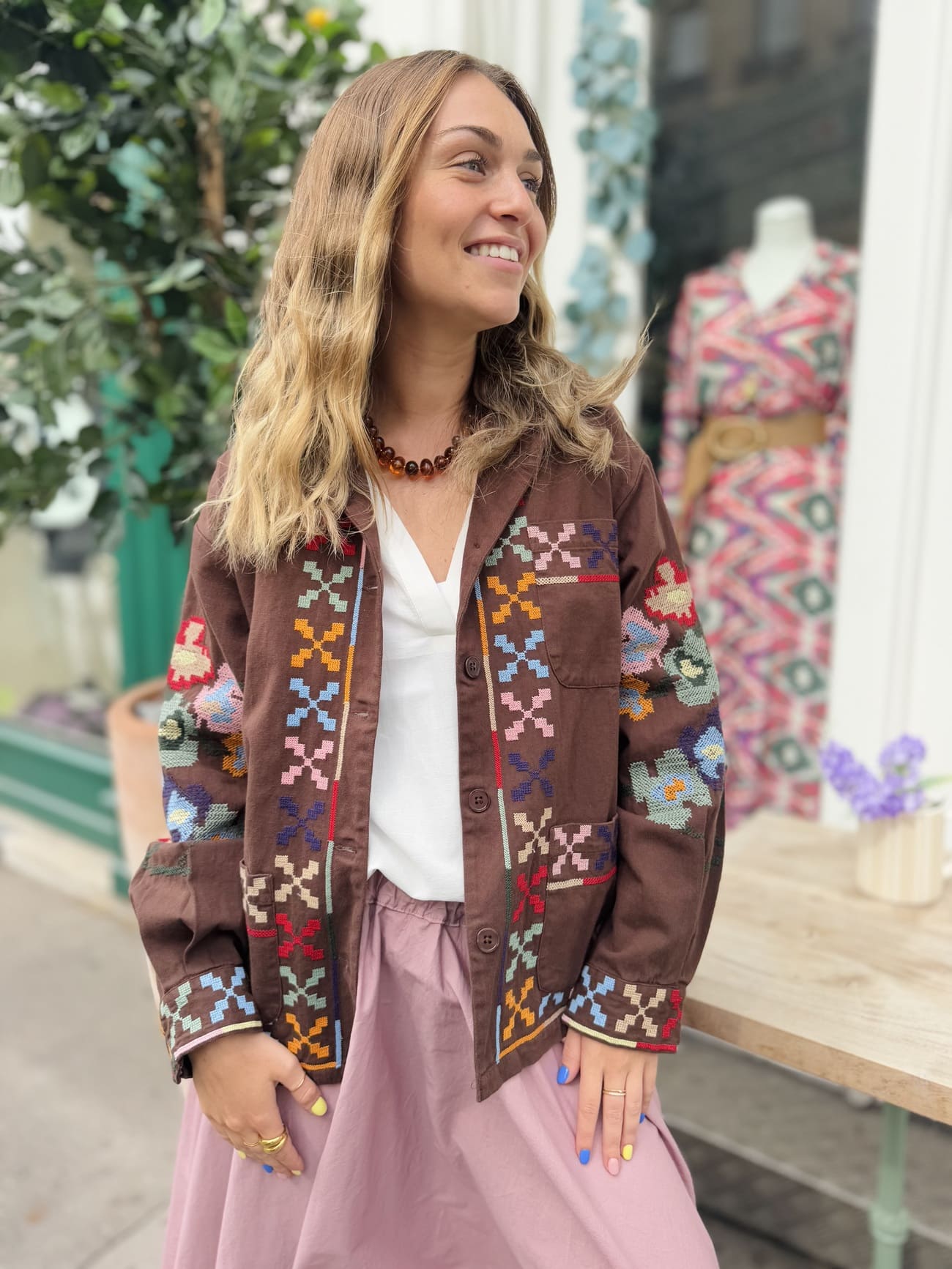 Veste en coton marron pour femme brodée vu de face