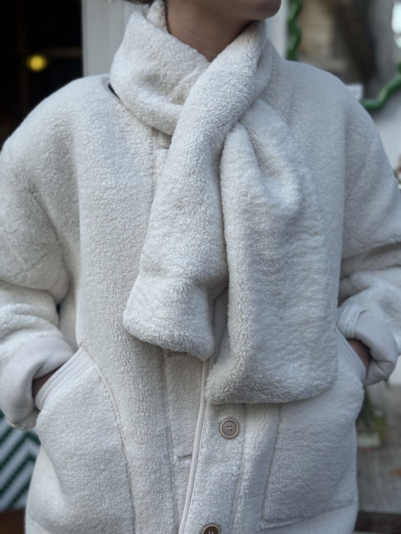 veste mouton ecru avec echarpe