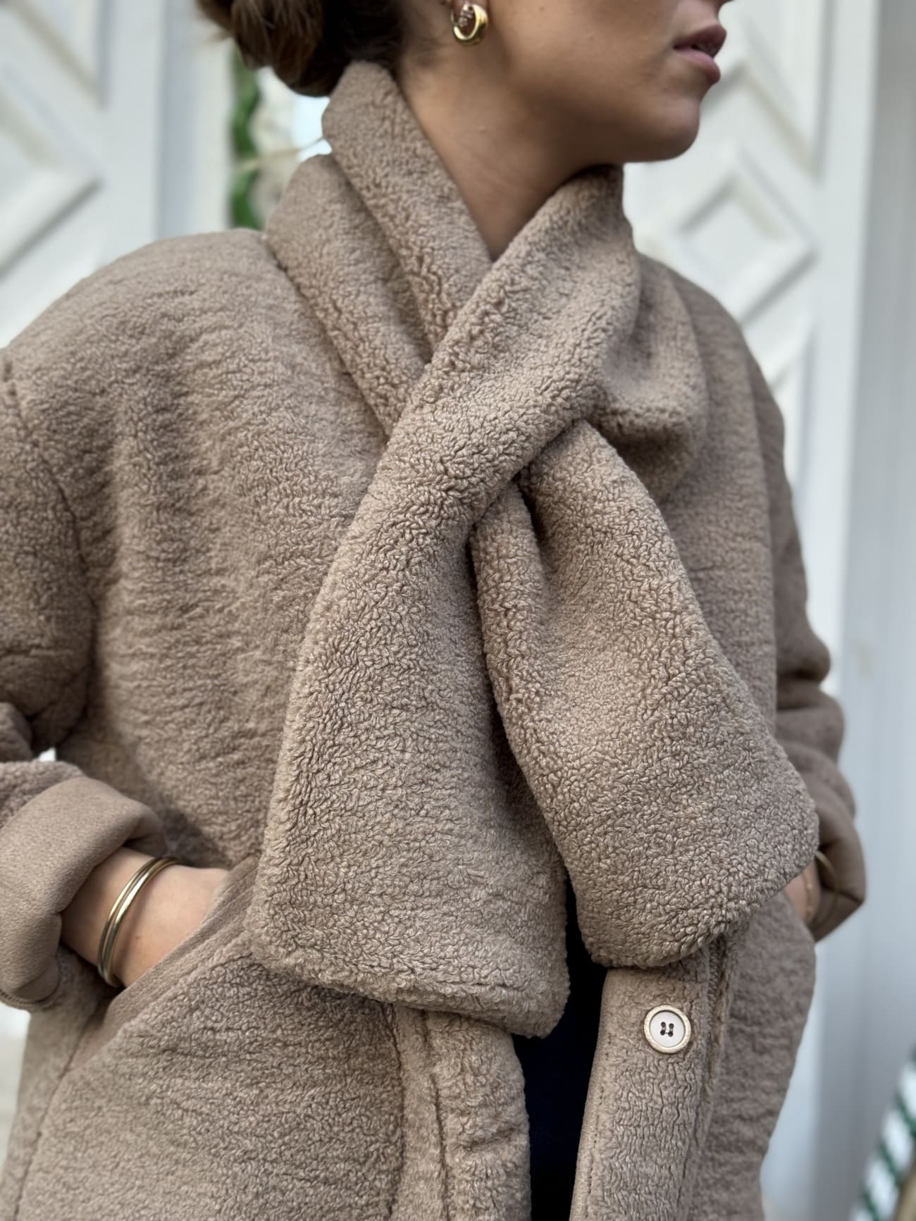 veste mouton taupe avec echarpe
