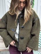 Veste sherpa imitation mouton kaki vue de face