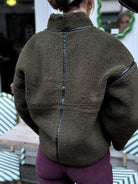 Veste sherpa pour femme kaki vue de dos